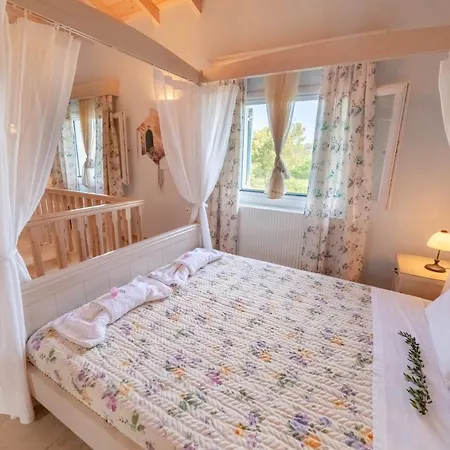 Aroggia Farm Lantgård Xanthátai